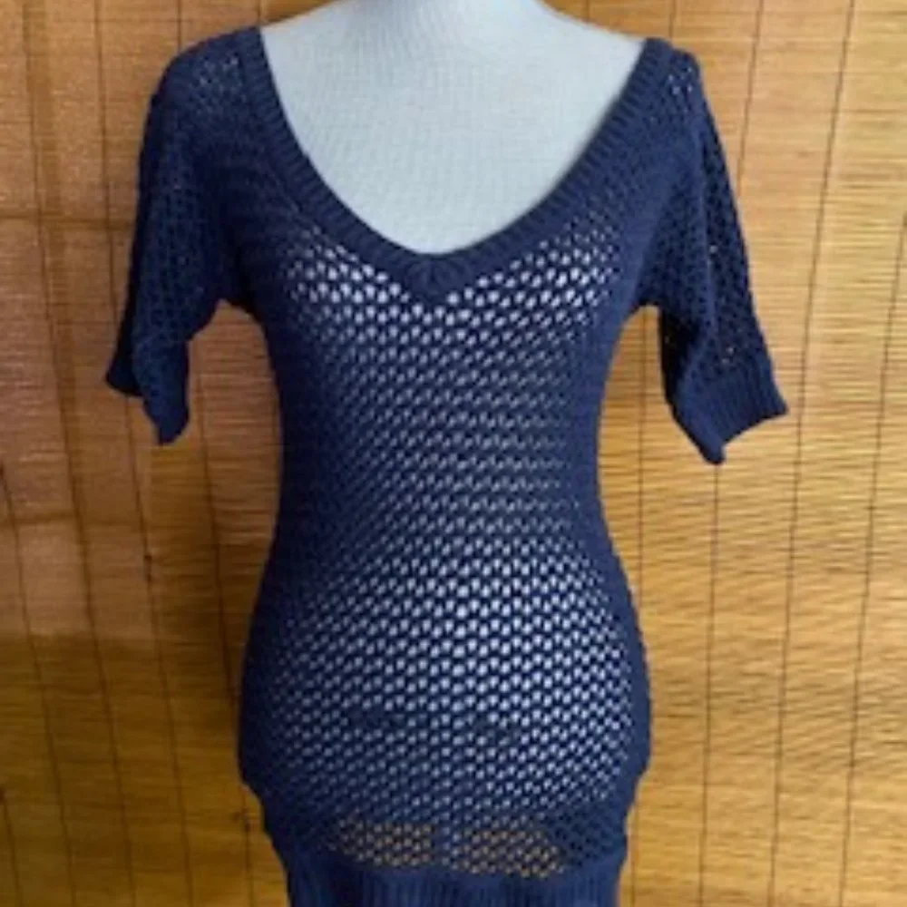 Abercrombie & Fitch Loose Knit Short Sleeve V-Neck Navy Sweater Size Medium - Picture 1 of 5